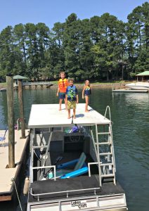 Pontoon Crew - Toilet Post